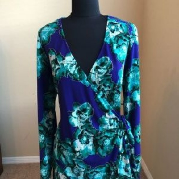 Simply Vera Dresses & Skirts - NWT Sz L Simply Vera Wang L/ S Floral Wrap Dress